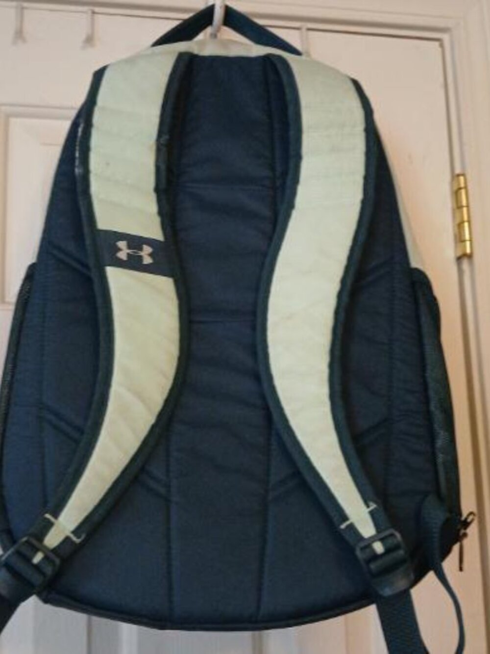 Under Armor backpack - Picture 2 of 3